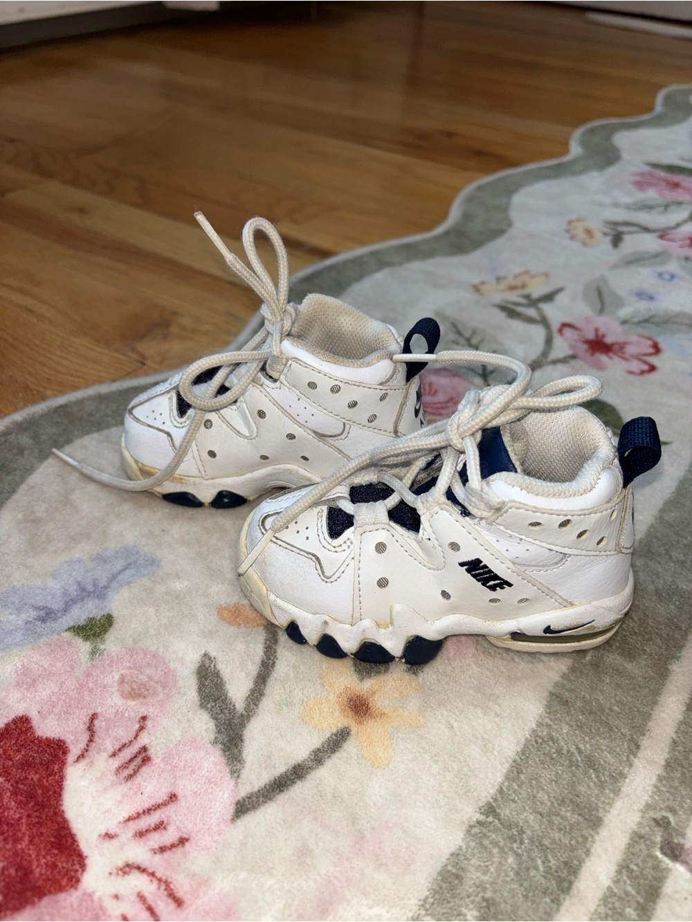 Nike air max Kids White and Navy blue Chunky Sneakers - Picture 2 of 4